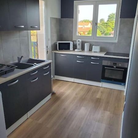Appartement moderne et équipé LʼIsle-Jourdain Exterior foto